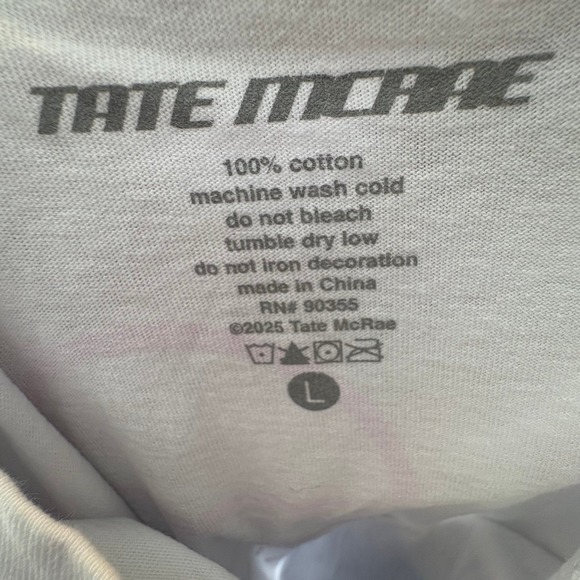 Tate McRae MPWT 2025 Tour T-Shirt White Blue Portrait Graphic Size L OVERSIZED - Picture 3 of 4
